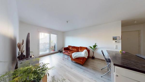 Vente                                                      Appartement
                        
                     3 pièces                      58 m2                     à Vitry-sur-Seine