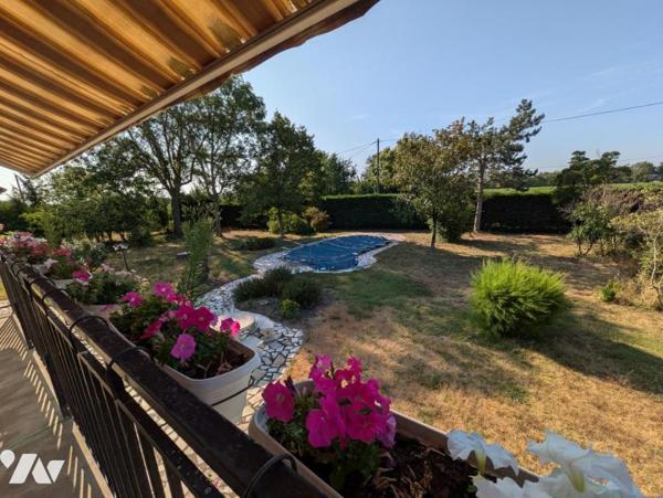 Grande maison avec piscine face aux vignes