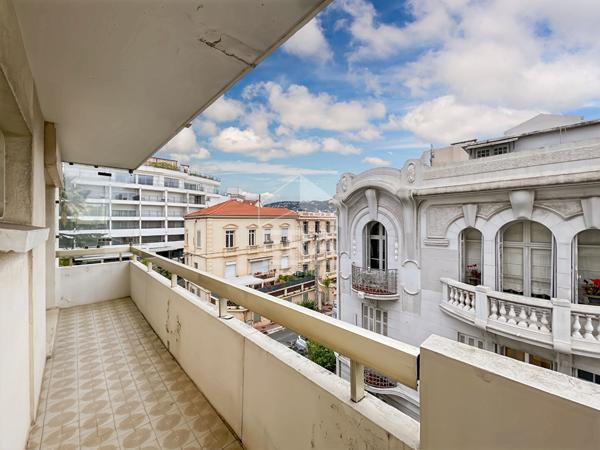 APPARTEMENT 3 PIECES CANNES CENTRE AVEC VUE MER