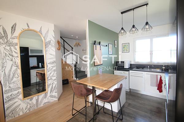 Maison avec jardin, grande terrasse, garage, carport, 3 chambres.