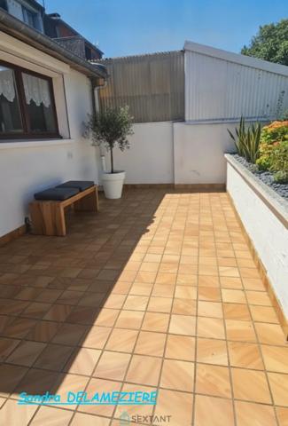 Maison familiale avec garage et jardin