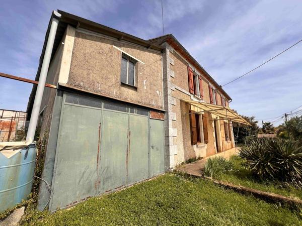 MAISON AVEC 2 HA DE TERRES