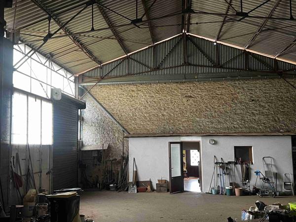 MAISON AVEC 2 HA DE TERRES