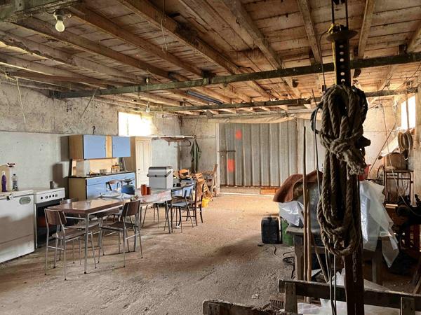 MAISON AVEC 2 HA DE TERRES