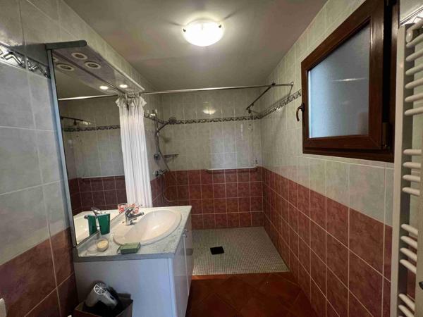 MAISON AVEC 2 HA DE TERRES