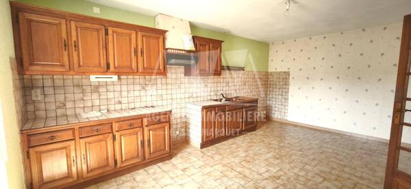 SAINT YRIEIX - MAISON T6 DE 156,13 m² AVEC GARAGE ET TERRAIN CLOS