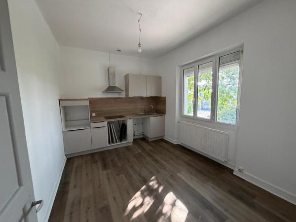 À Villeneuve-Sur-Lot, maison mitoyenne proche du centre ville