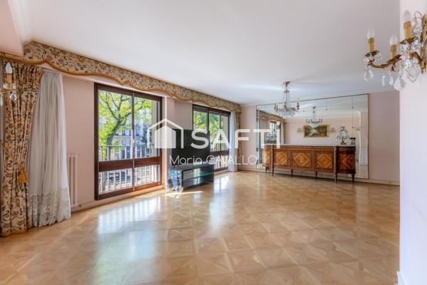 APPARTEMENT FAMILIAL TRAVERSANT AU CALME AVEC EXTÉRIEUR
