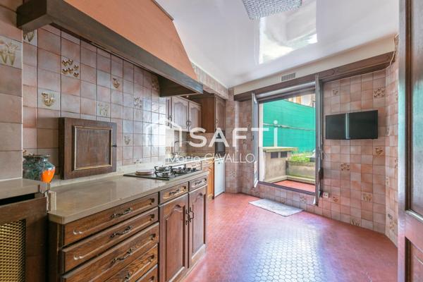 APPARTEMENT FAMILIAL TRAVERSANT AU CALME AVEC EXTÉRIEUR