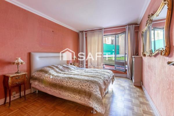 APPARTEMENT FAMILIAL TRAVERSANT AU CALME AVEC EXTÉRIEUR