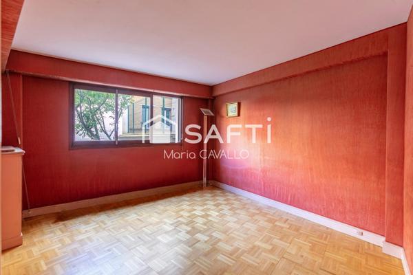 APPARTEMENT FAMILIAL TRAVERSANT AU CALME AVEC EXTÉRIEUR