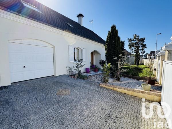 Maison 5 pièces de 147 m² à Ormes (45140)