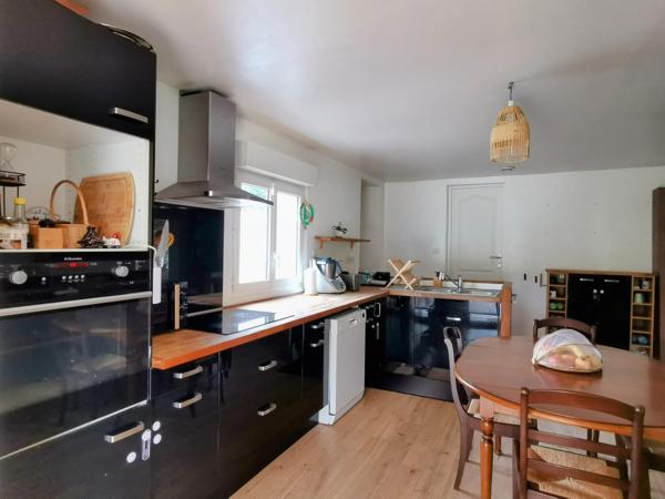Belle girondine en pierre rénovée sur terrain de 1800m²