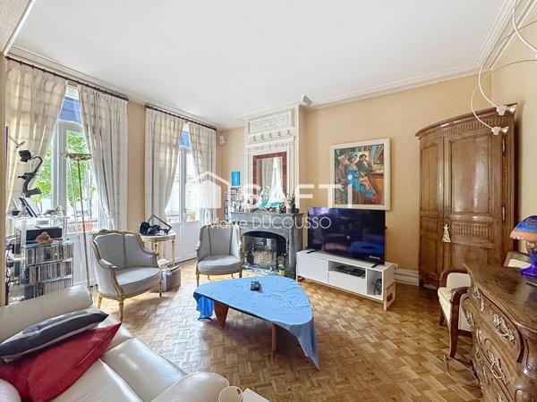 Maison de maître en pierre avec piscine