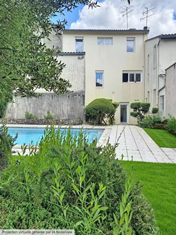 Maison de maître en pierre avec piscine