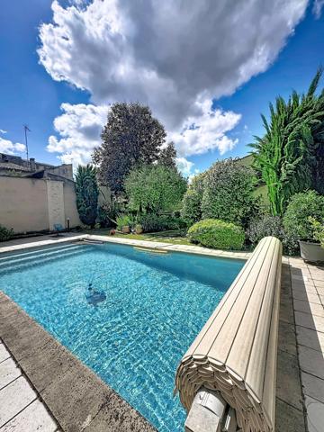 Maison de maître en pierre avec piscine