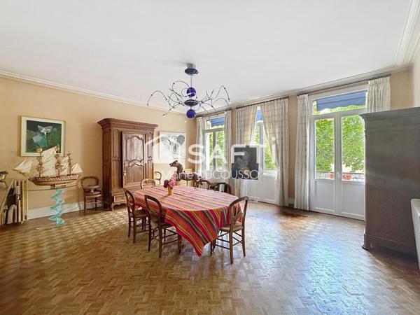 Maison de maître en pierre avec piscine
