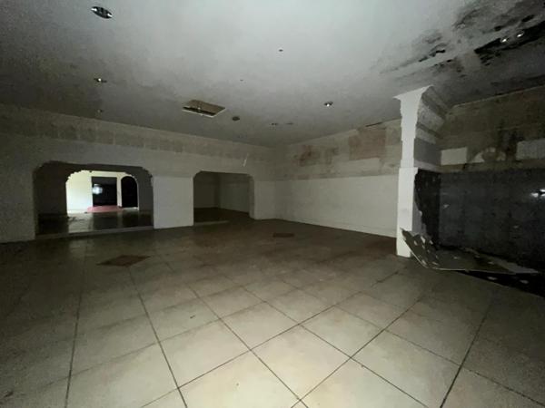 Local commercial pour entrepot stockage et bureaux