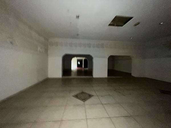 Local commercial pour entrepot stockage et bureaux