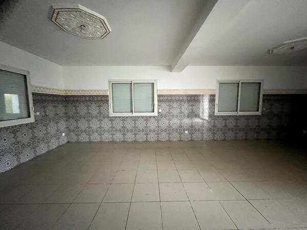 Local commercial pour entrepot stockage et bureaux