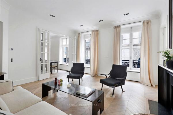 Appartement entièrement rénové à deux pas de la Rue du Bac