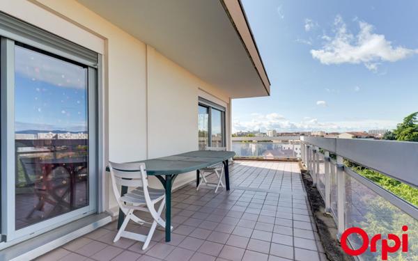 Appartement à vendre    6 pièces • 170,46 m2 Lyon 4