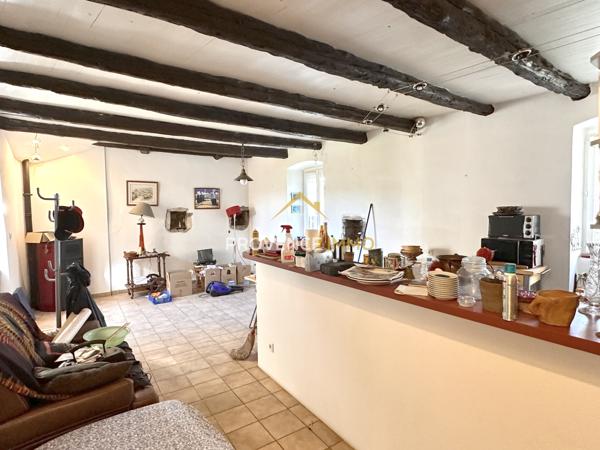 Vallon-Pont-d'Arc (07150) Opportunité rare : maison de ville avec cour et fort potentiel