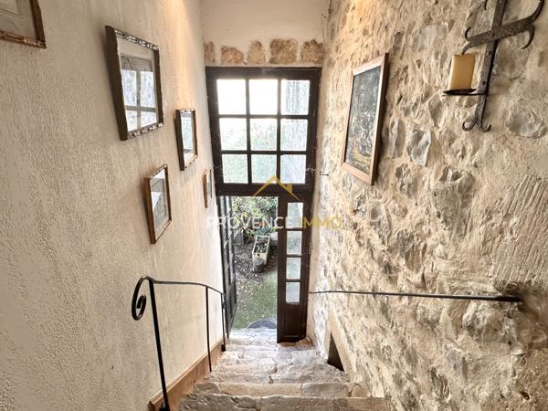 Vallon-Pont-d'Arc (07150) Opportunité rare : maison de ville avec cour et fort potentiel