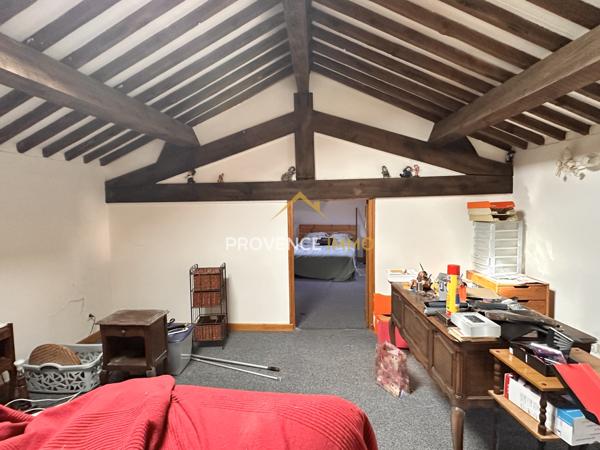 Vallon-Pont-d'Arc (07150) Opportunité rare : maison de ville avec cour et fort potentiel