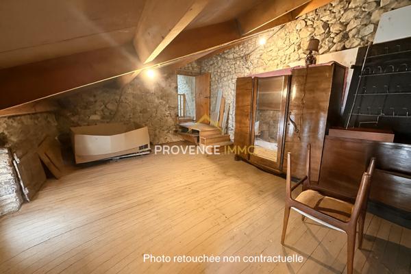 Vallon-Pont-d'Arc (07150) Opportunité rare : maison de ville avec cour et fort potentiel