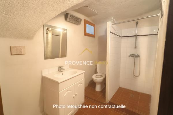 Vallon-Pont-d'Arc (07150) Opportunité rare : maison de ville avec cour et fort potentiel