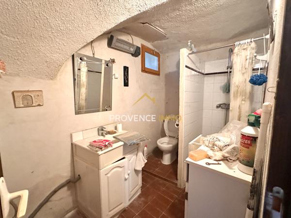 Vallon-Pont-d'Arc (07150) Opportunité rare : maison de ville avec cour et fort potentiel