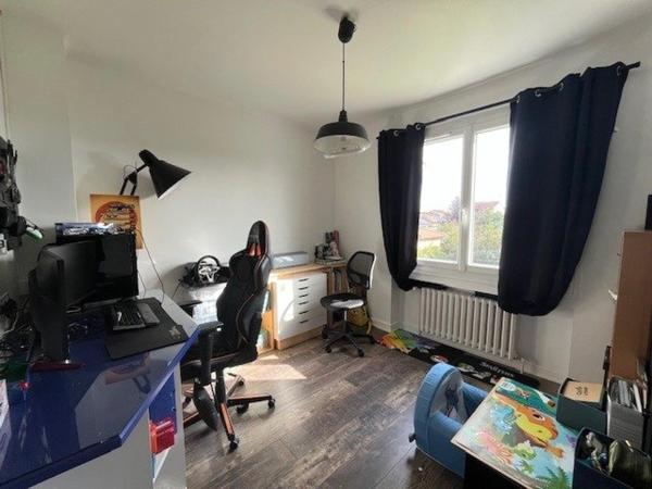 Maison 84 m2 hab. élevée sur sous sol, parcelle 844 m2
