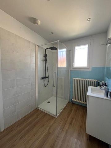 Maison 84 m2 hab. élevée sur sous sol, parcelle 844 m2