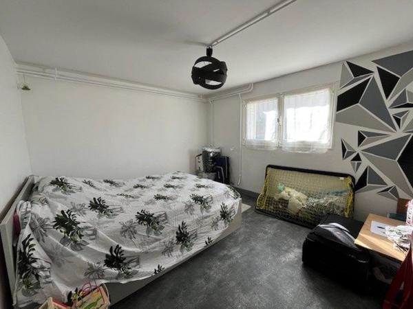 Maison 84 m2 hab. élevée sur sous sol, parcelle 844 m2