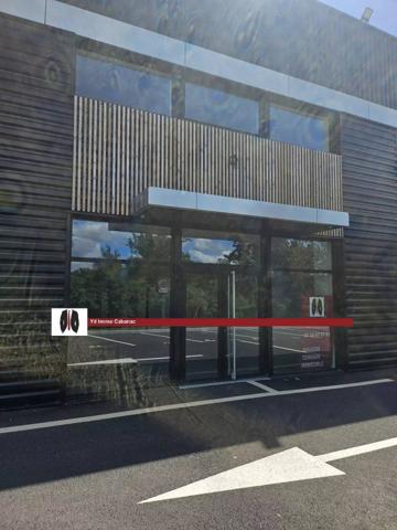 A LOUER Local professionnel 91 m² prêt à l'emploi en zone artisanale avec une excellente visibilité. Libre de suite.