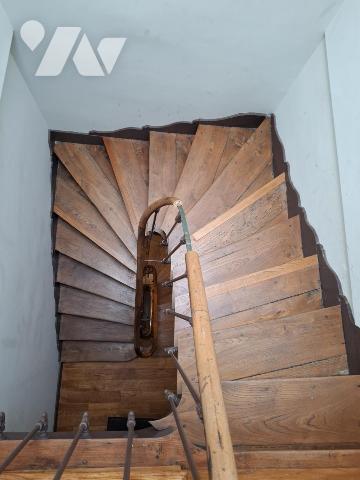 Immeuble à SAINTES - rue piétonne - avec local commercial + 3 T2 et un studio