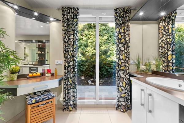 Exclusivité -Villeneuve -Maison rénovée avec piscine et vue dégagée - 140m² sur plus de 1000m² de te