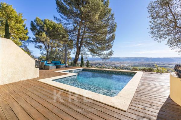 Exclusivité -Villeneuve -Maison rénovée avec piscine et vue dégagée - 140m² sur plus de 1000m² de te