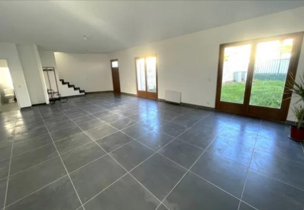 Lommoye (78270) GRANGE RENOVEE 5 PIECES 3 CHAMBRES LOMMOYE YVELINES