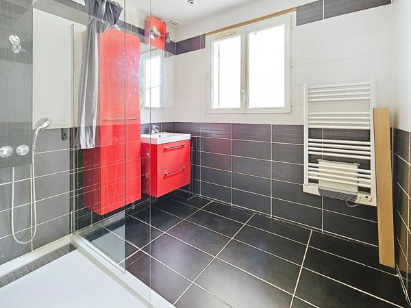 Appartement 4 pièces avec un grand garage en sous-sol