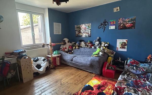 Immeuble à vendre    10 pièces • 211 m2 Les Avenières