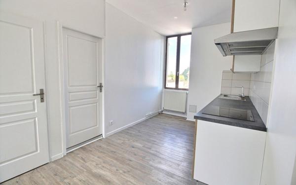 Immeuble à vendre    10 pièces • 211 m2 Les Avenières