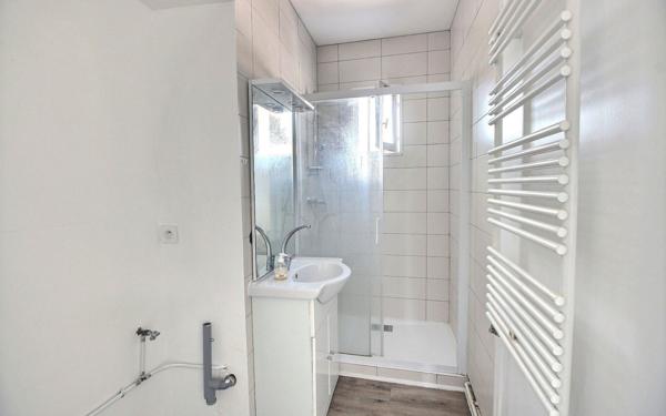Immeuble à vendre    10 pièces • 211 m2 Les Avenières