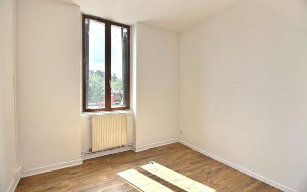 Immeuble à vendre    10 pièces • 211 m2 Les Avenières