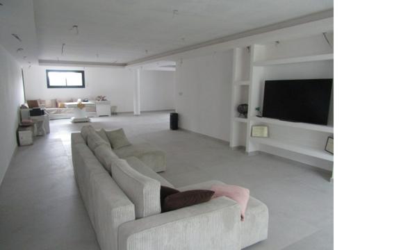 Villa neuve contemporaine 220m²  4 chambres sur terrain de 1200m² Donzère 465 000HAI