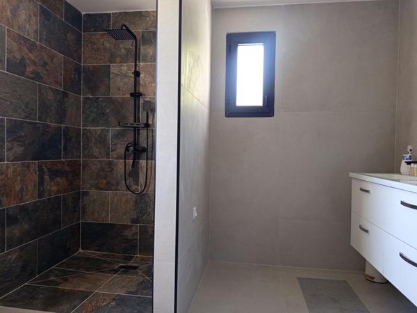 Villa neuve contemporaine 220m²  4 chambres sur terrain de 1200m² Donzère 465 000HAI