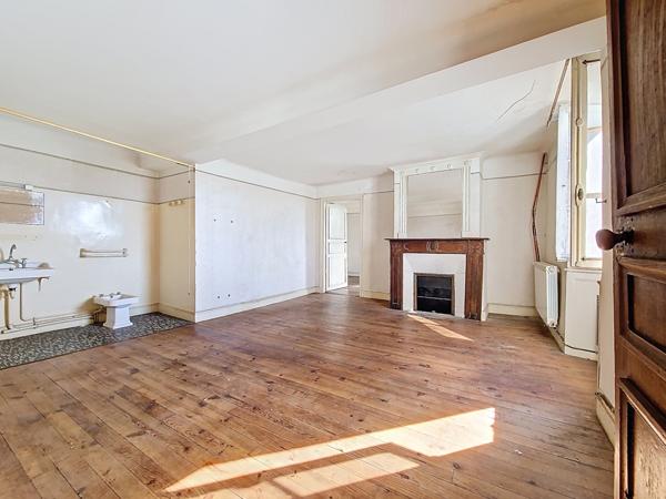 Guinarthe-Parenties (64390) Immeuble de 550 m² – Fort potentiel – Parcelle de 8 573 m²