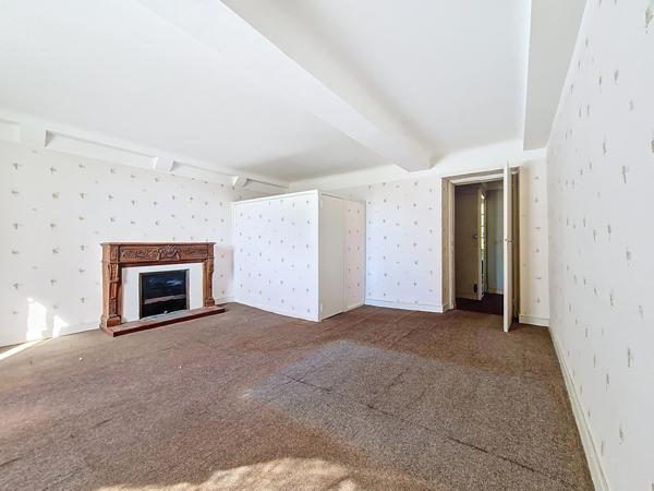 Guinarthe-Parenties (64390) Immeuble de 550 m² – Fort potentiel – Parcelle de 8 573 m²