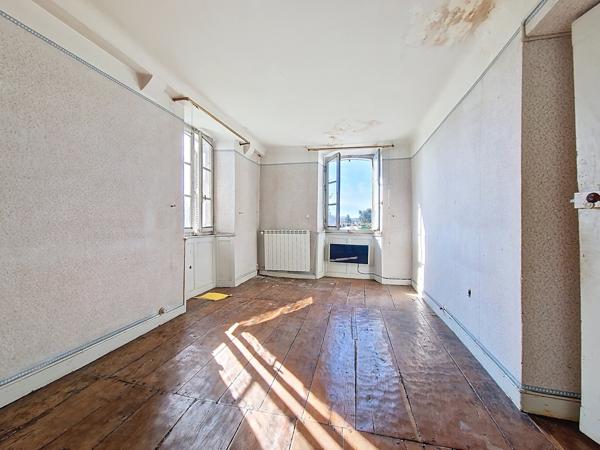 Guinarthe-Parenties (64390) Immeuble de 550 m² – Fort potentiel – Parcelle de 8 573 m²